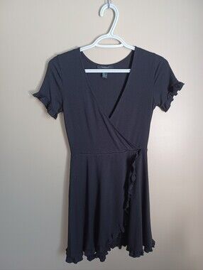 Women's Size Medium Forever 21 Black Long Comfy Short Sleeve Shirt Top